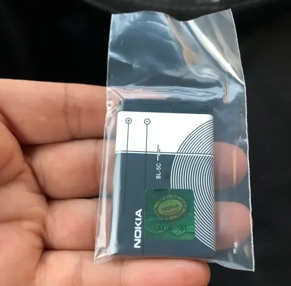 Аккумулятор 2000х годов BL-5C от Nokia, который используется и по сей день в различной электронике