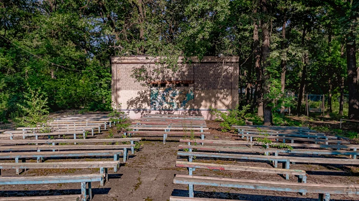 Исследуем заброшенный пионерлагерь Костёр: атмосфера позднего СССР в деталях