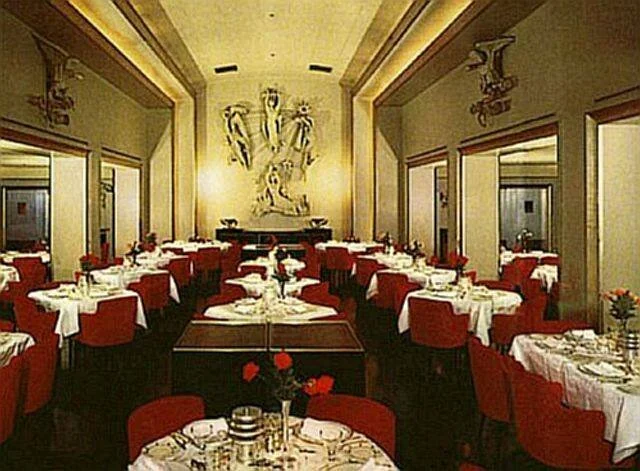 Брюки превращаются… брюки превращаются… превращаются брюки…