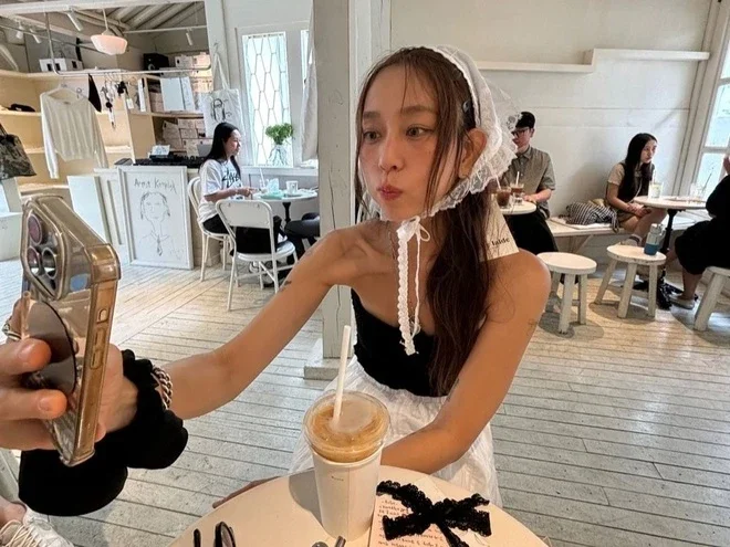 Старость отступила: 50-летняя женщина поразила внешностью школьницы