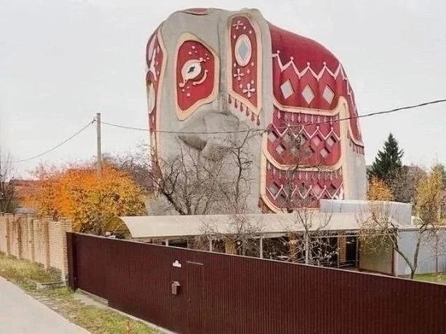 В Подмосковье продается уникальный дом в форме слона