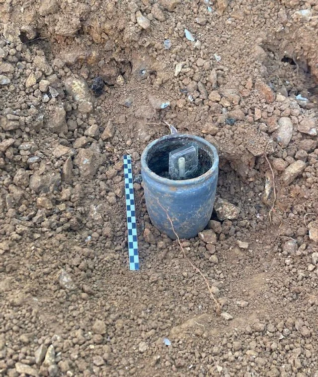 Студенты-археологи из Франции нашли старинное послание в бутылке