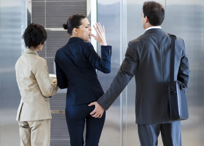 Как действовать девушке, если мужчины начинают приставать