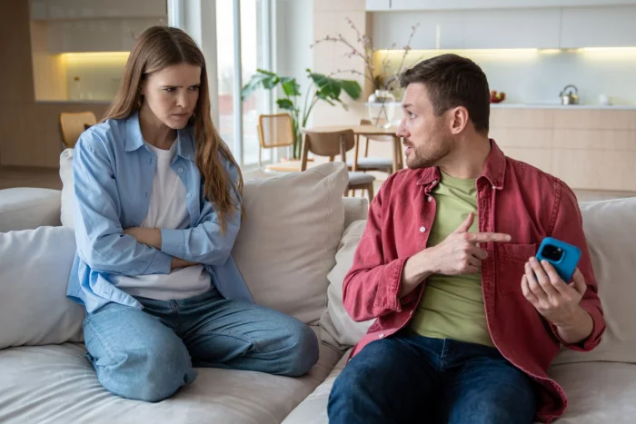 Какой тревожный знак вы проигнорировали при знакомстве или в отношениях?