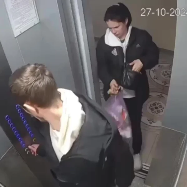 Живодеры в Подмосковье избили кота и выбросили его умирать на улице в пакете