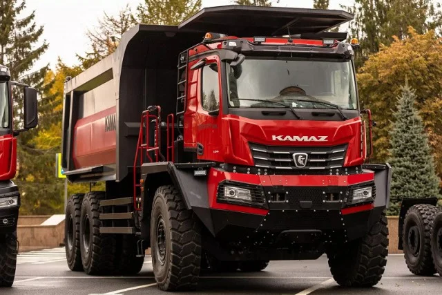 КамАЗ презентовал гигантский грузовик «Атлант-65» с грузоподъемностью 65 тонн