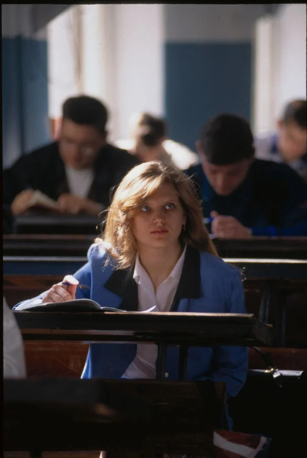 Девчата из 90-х и 00-х