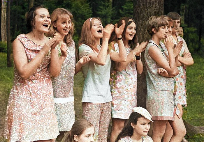 Прекрасные и простые моменты СССР в 20 раскрашенных фотографиях