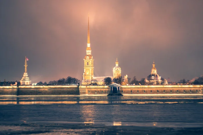 Петербургские маршруты: от Пяти углов к семи мостам