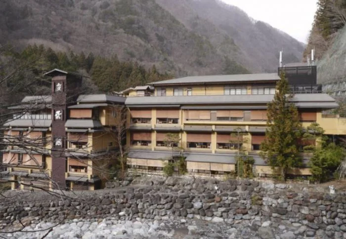 Вековые здания, которые продолжают служить людям