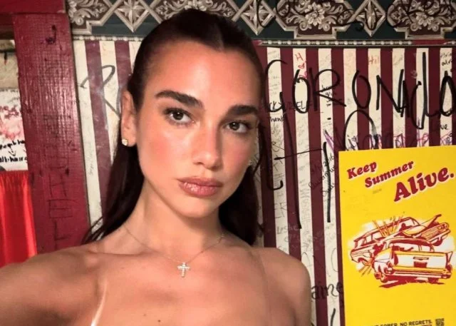 Платье Дуа Липы: мечта каждой девушки