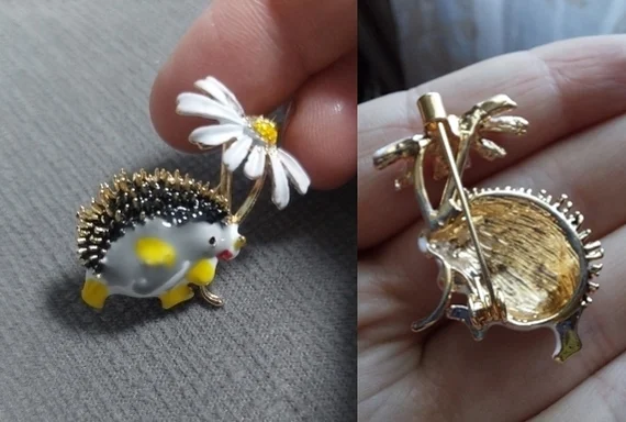 Прикольные  металлические брошки