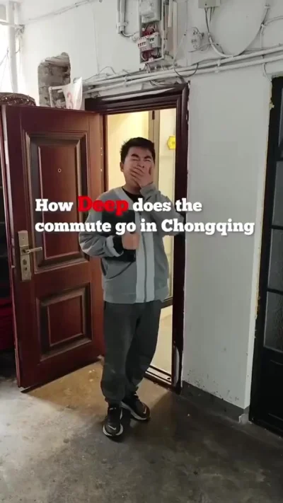 Чунцин (Китай). Местный житель показал, сколько ему приходится спускаться каждый день, чтобы добраться до работы