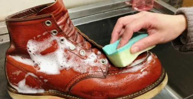 Девушки, вы чистите обувь своим мужьям?