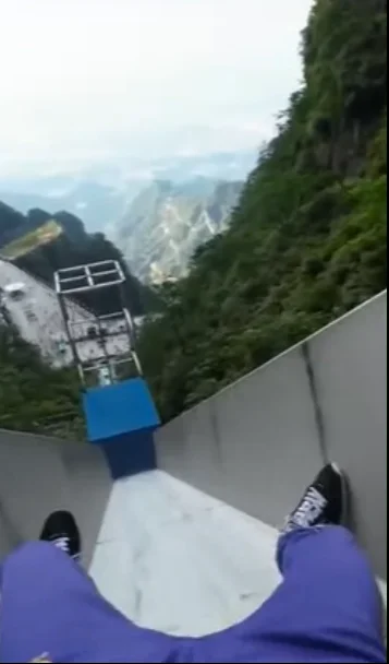 Куда бежит этот парень?