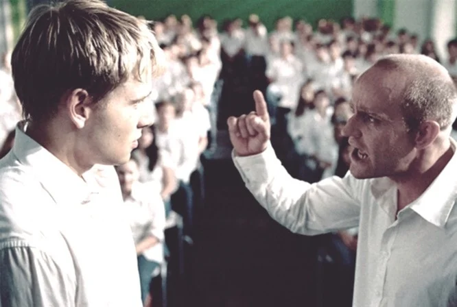 Эксперимент «Третья волна»: как психологический опыт над детьми обернулся катастрофой