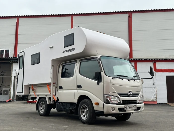 Японский грузовик превращён в автодом 'Пилигрим'