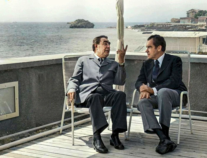 20 раскрашенных фотографий известных личностей ХХ века из СССР и всего мира