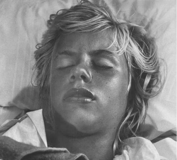 Кто такая девочка с 'Голубой красавицы'?