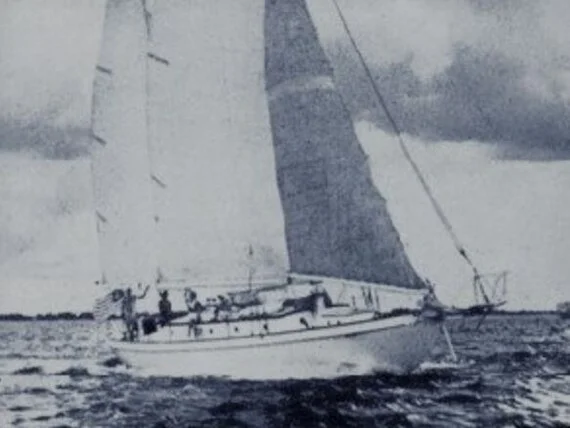 Кто такая девочка с 'Голубой красавицы'?