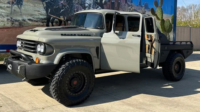 Этот монстр был собран из частей пяти разных машин