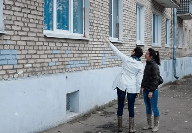 Как выживают люди на первых этажах, где вся жизнь на виду?