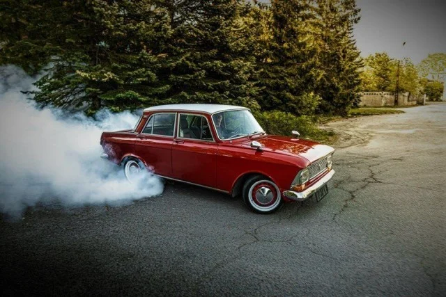 Снаружи типичный Москвич 412