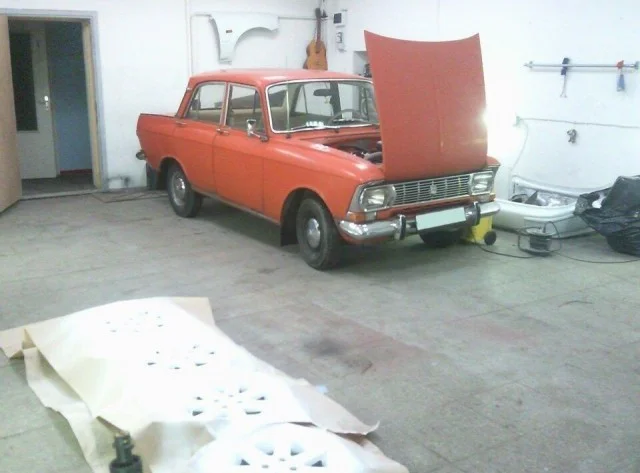 Снаружи типичный Москвич 412