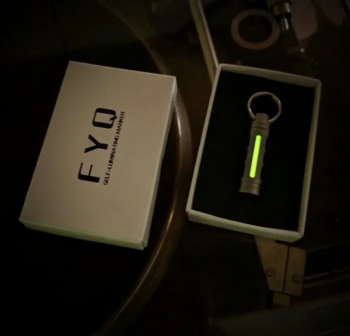 Брелок, который светится 25 лет без перерыва