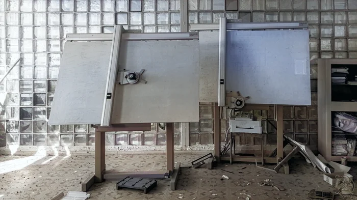 Удивительные находки на заброшенном заводе