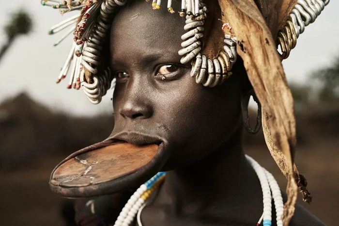 История губных дисков у женщин мурси: традиция с трагическим прошлым