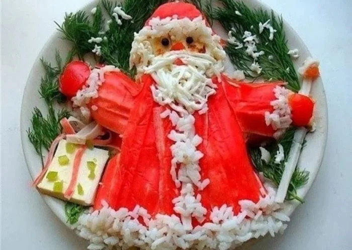Как украсить праздничный стол: 30 забавных новогодних салатов