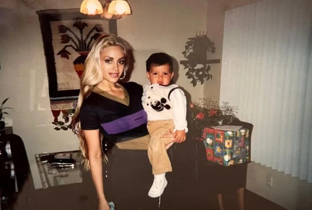 47-летняя американка планирует бороться со старением с помощью крови сына