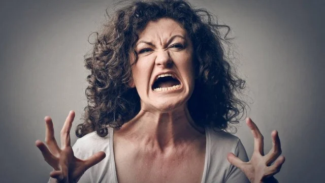 Причины злости у женщин за 50: мифы и реальность
