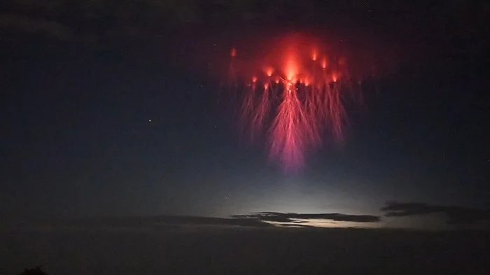 Учёные зафиксировали необычную молнию: в чём её отличие?