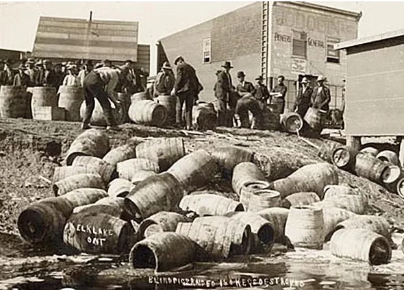 Как правительство США травило своих граждан, пытаясь спасти нацию, и к чему это привело