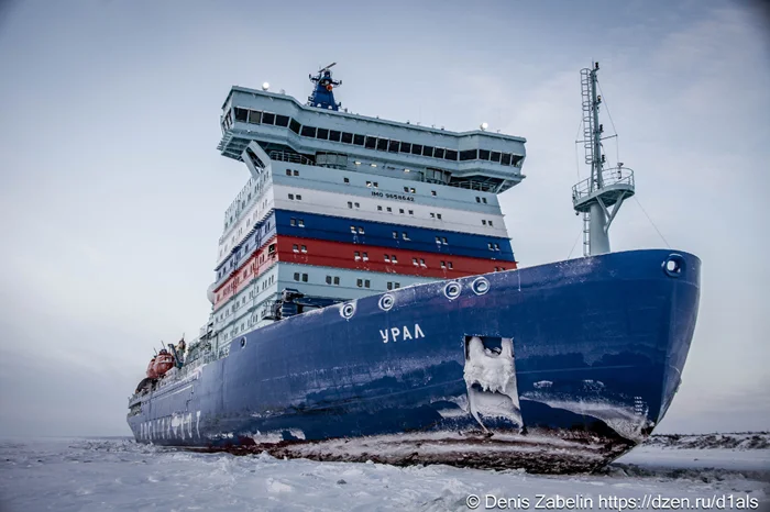 Самый мощный атомный ледокол в мире: как он работает и разбивает любой лёд