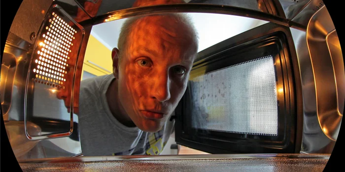 Как микроволновка реально влияет на пищу?