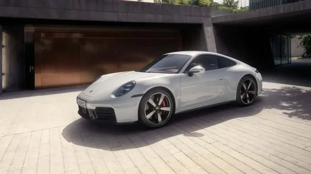 Новая 911 Carrera S 2025: Porsche задаёт тренды