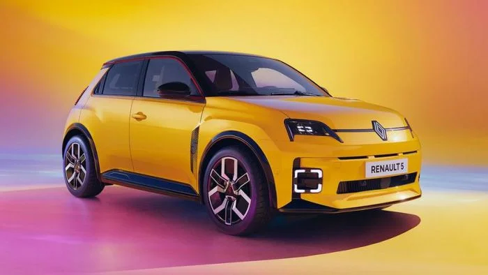 Лучшие автомобили 2025 года: выбор Европы и США