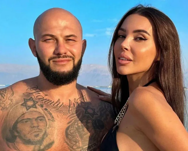 Супруга Джигана с четырьмя детьми удивила стройной фигурой