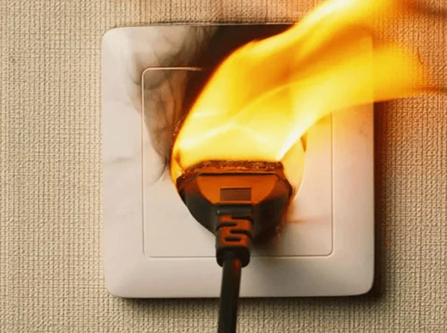 Горящие розетки: в чем причина и почему защита не спасает?