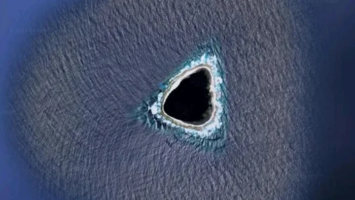 Спутник заснял "чёрную дыру" в океане: что это за аномалия?