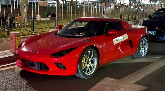 Китайский спорткар от Xiaomi впервые засняли без маскировки