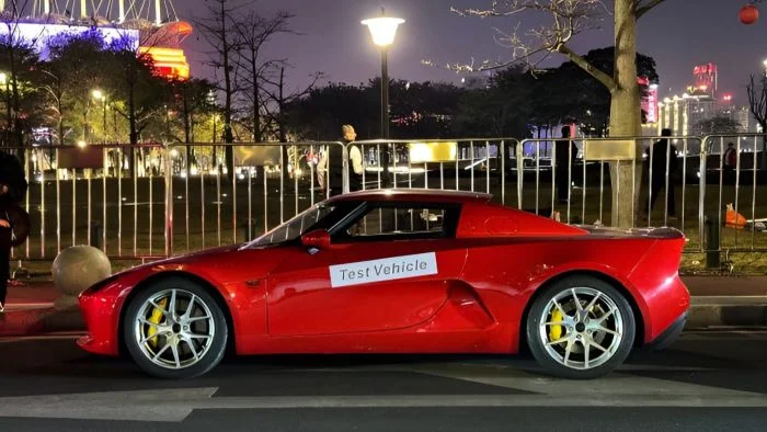 Китайский спорткар от Xiaomi впервые засняли без маскировки