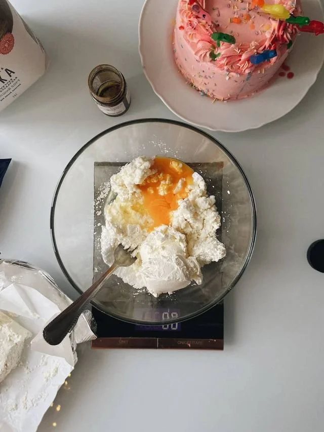 Как приготовить идеальные сырники: рецепт от девушки