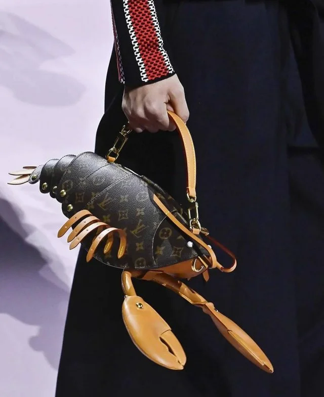 Беспощадный люкс: Louis Vuitton представил сумку-лобстера за 2 миллиона