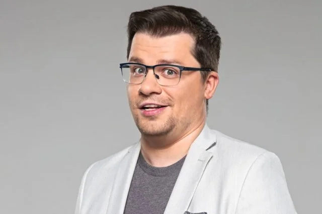 Если бы Харламов был женщиной: как бы он выглядел?