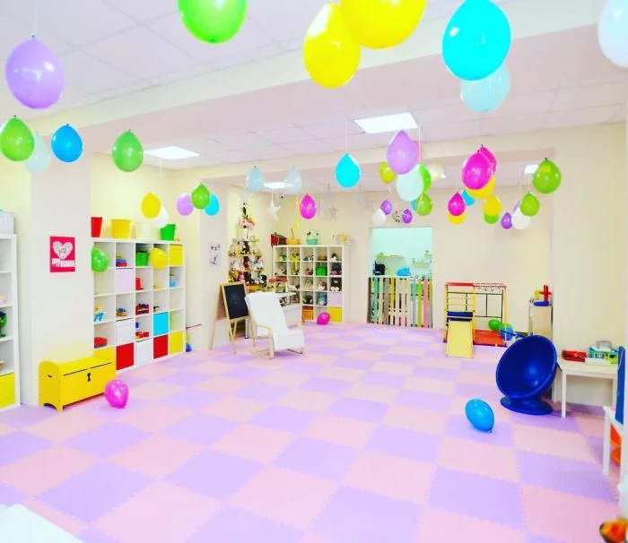 «Либо трусы, либо работа с детьми»: владелицу клуба уличили в откровенных съёмках