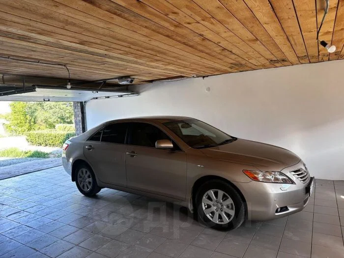 Редкая находка: в России выставили на продажу нетронутую Toyota Camry 2008